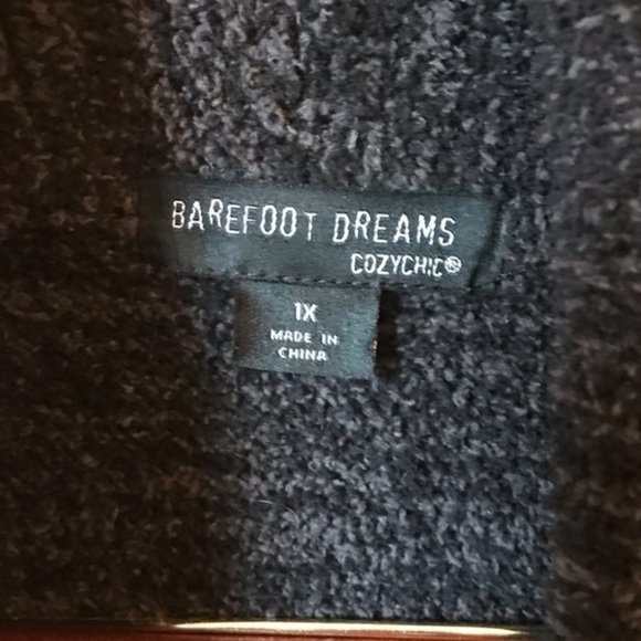 Barefoot Dreams super soft Cozychic Cali Cardigan in carbon black w2. - Picture 11 of 13